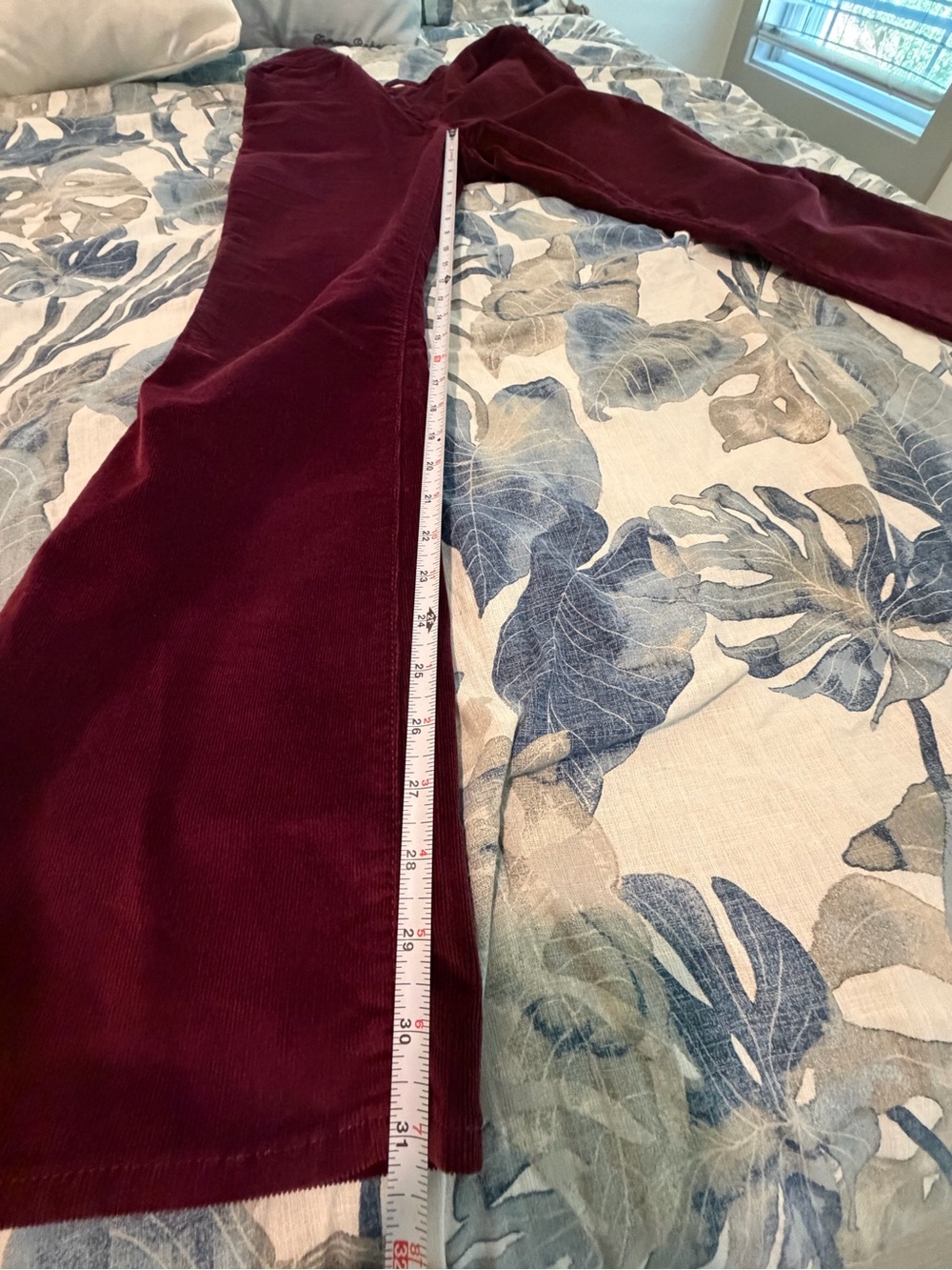 *LIKE NEW* LEVI’s 725 High Rise Bootcut Corduroy Bootcut Pants, cranberry - Picture 6 of 9